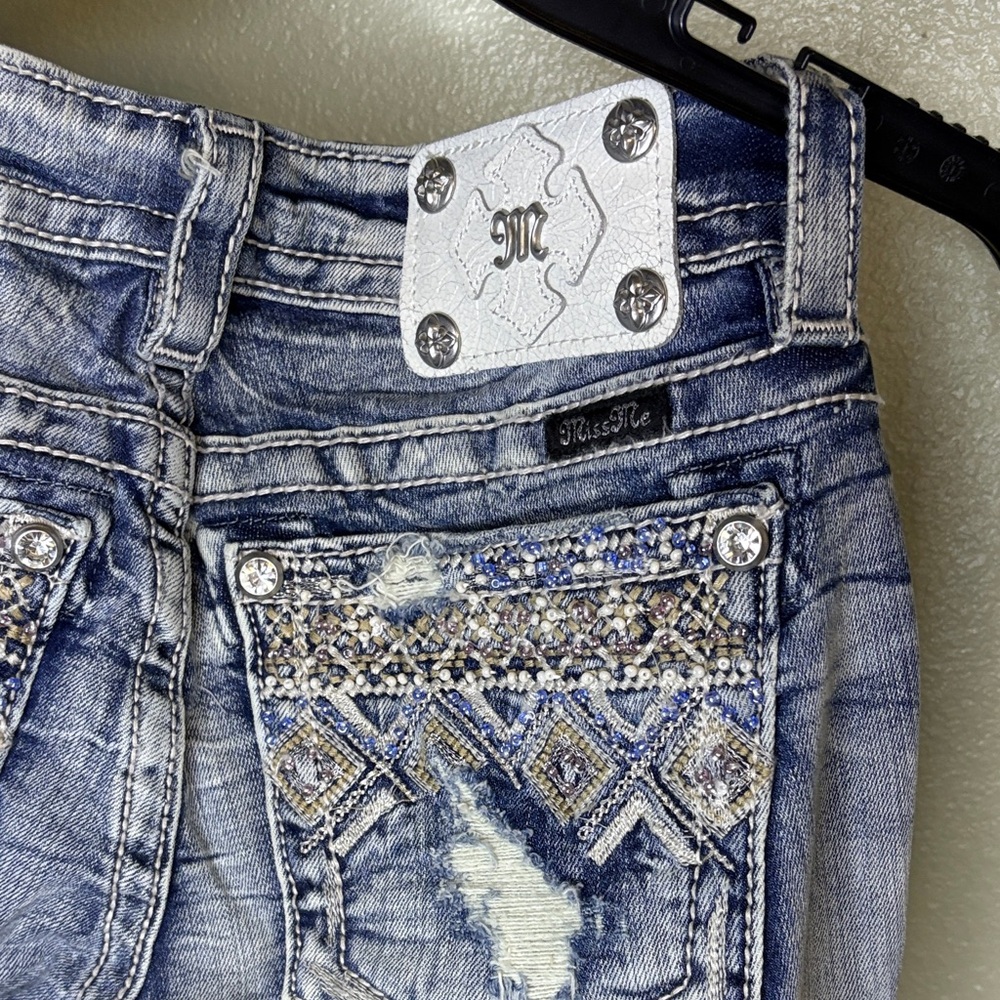 These Miss Me Embellished Skinny Jeans are a classic style statement! To make th - Picture 6 of 11